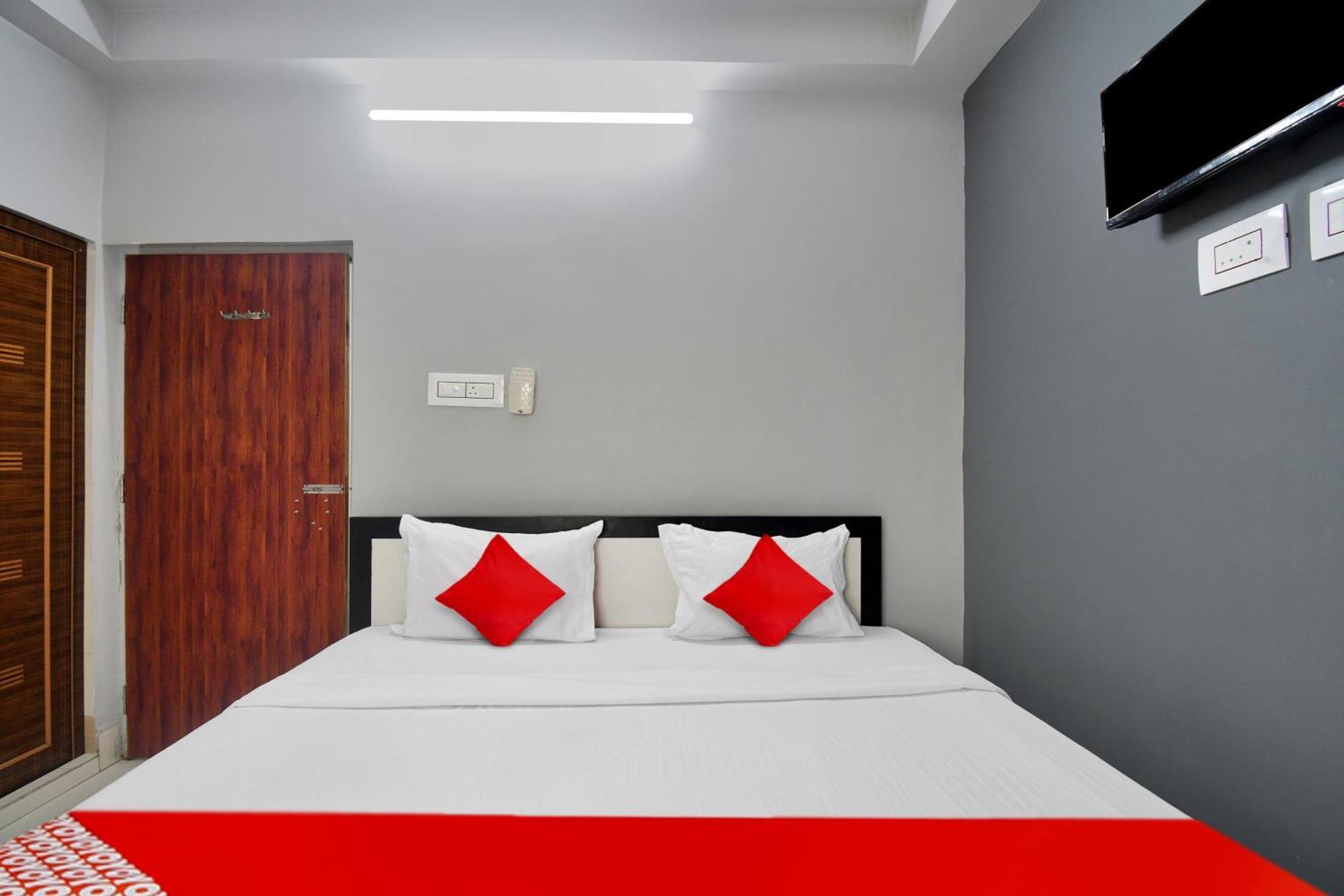 Super Hotel O Royal Empire Калькутта Экстерьер фото
