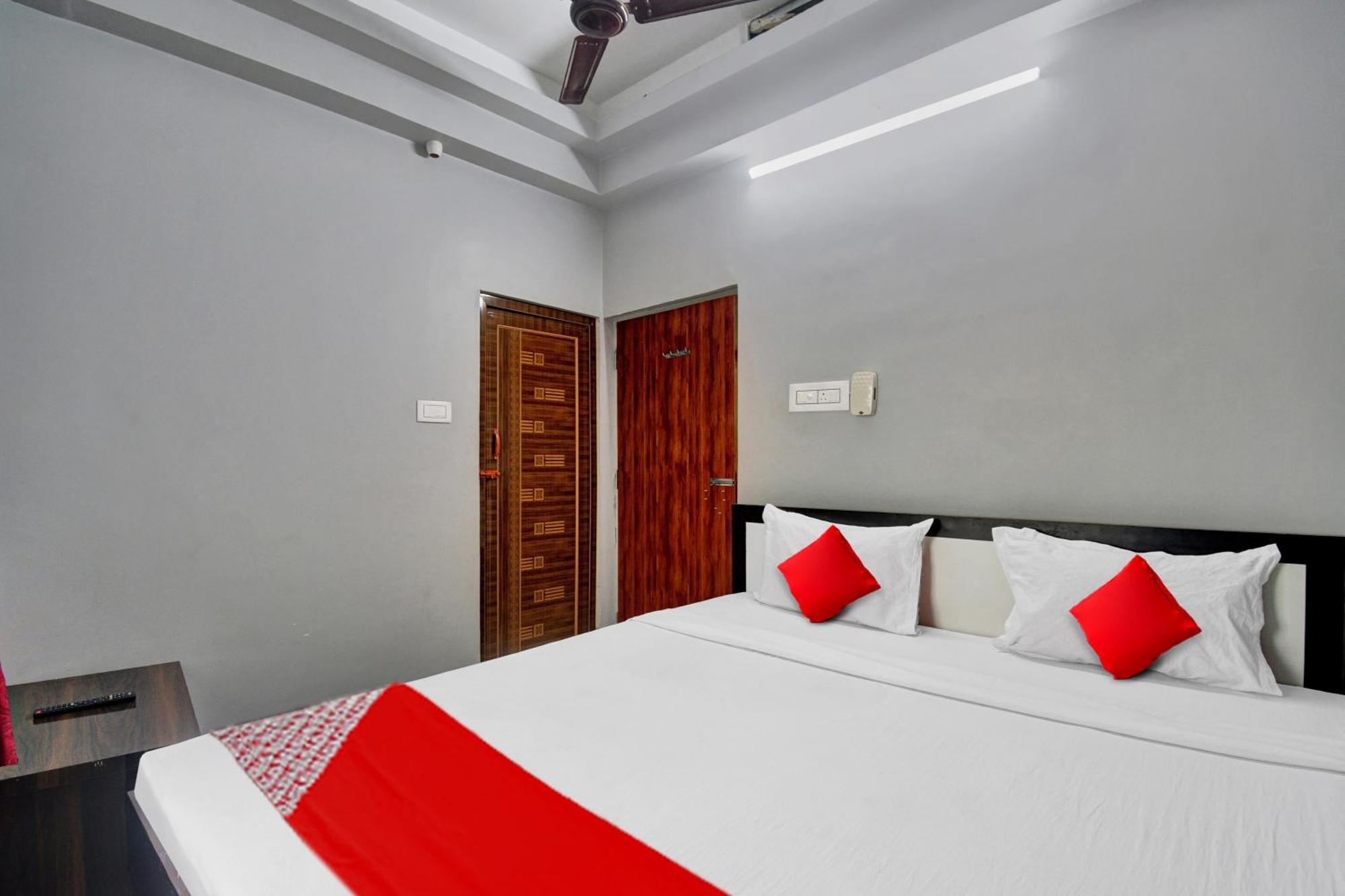 Super Hotel O Royal Empire Калькутта Экстерьер фото