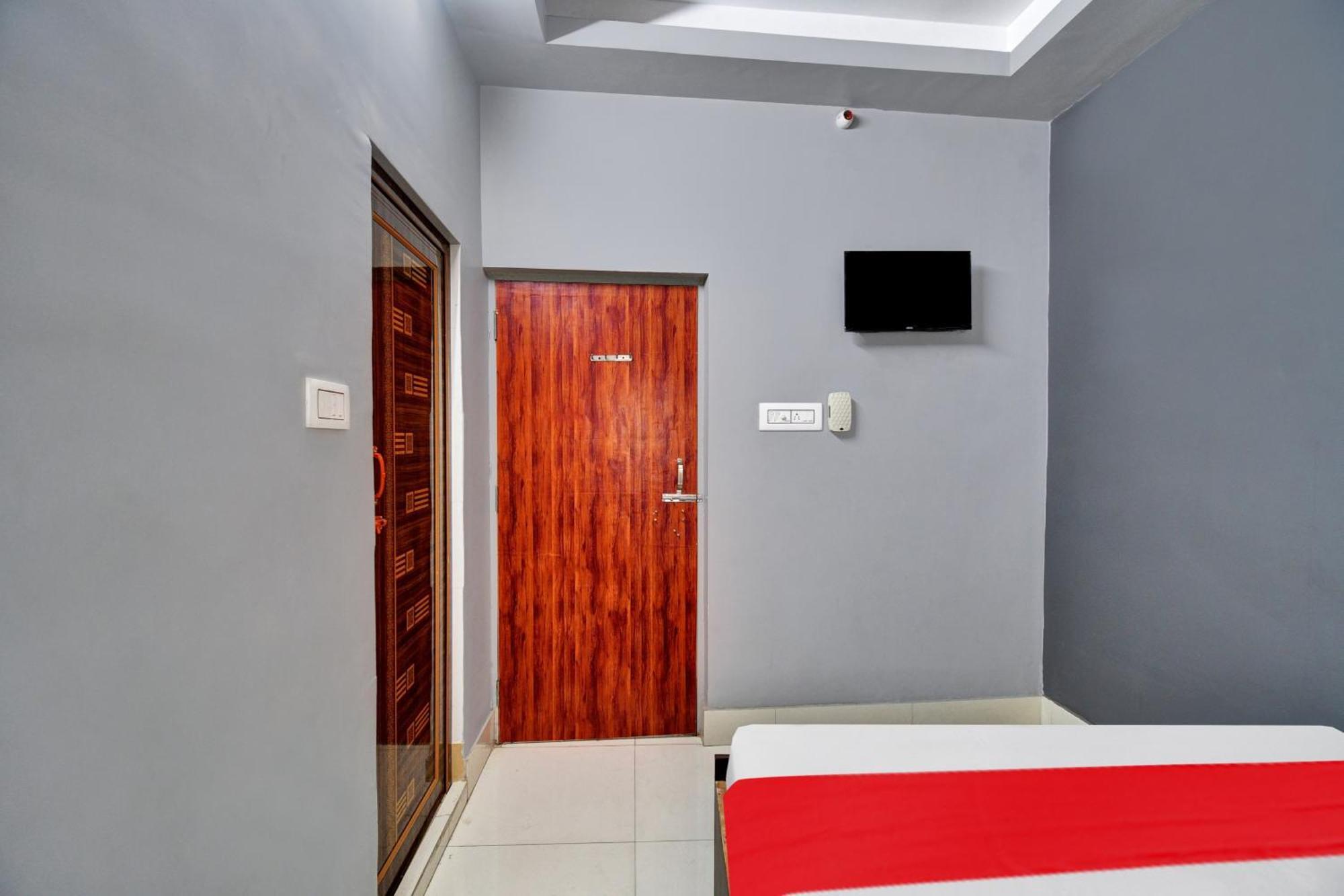 Super Hotel O Royal Empire Калькутта Экстерьер фото
