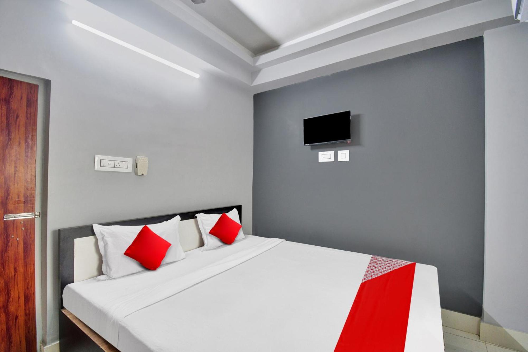 Super Hotel O Royal Empire Калькутта Экстерьер фото